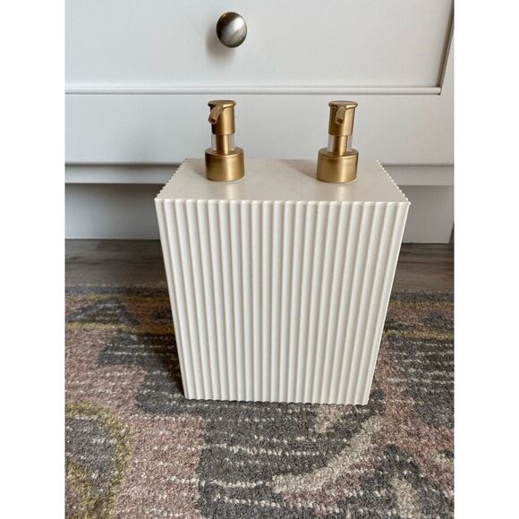 Simple Ribbed Lotion/Soap Refillable Container 6x9” - Picture 1 of 6